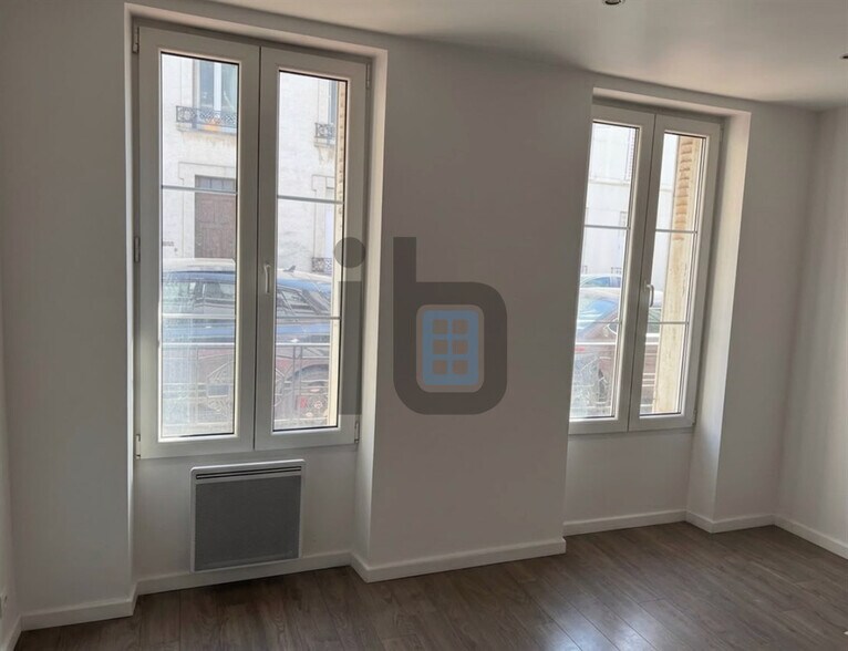 Office in Charenton-le-Pont to rent - Interior Photo - Image 2 of 2