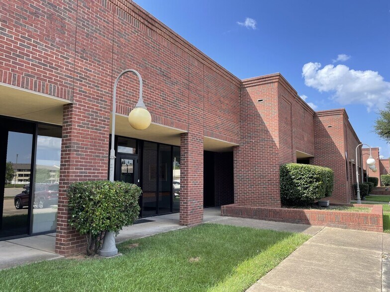 2120 Bert Kouns Industrial Loop, Shreveport, LA for rent - Building Photo - Image 2 of 5