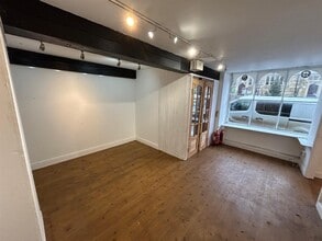 11 Market St, Abbotsbury to rent Interior Photo- Image 2 of 5