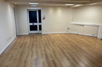 59-60 Fore St, Ivybridge for rent Interior Photo- Image 1 of 3