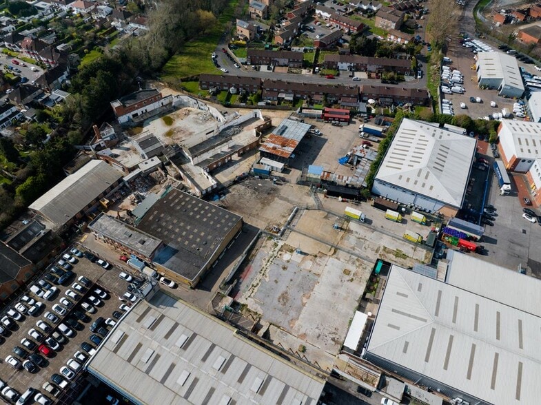 Mill Ln, Croydon to rent - Building Photo - Image 2 of 6