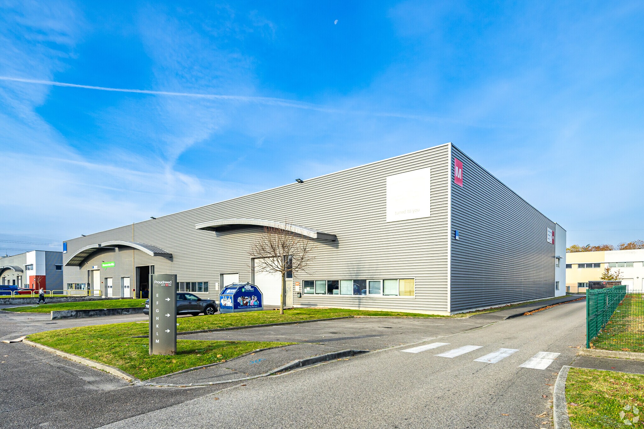 Light Industrial in Saint-Priest to rent Primary Photo- Image 1 of 3