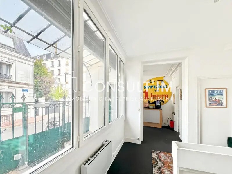 Office in Asnières-sur-Seine to rent Interior Photo- Image 1 of 8