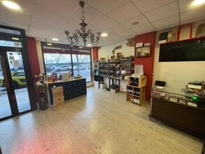 Retail in Madrid, Madrid to rent Interior Photo- Image 2 of 10