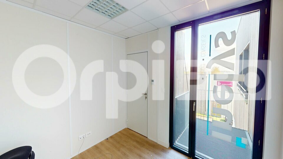 Office in Montanay to rent - Interior Photo - Image 2 of 4