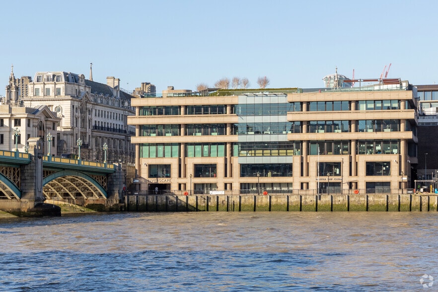 10 Queen Street Pl, London to rent - Building Photo - Image 3 of 16