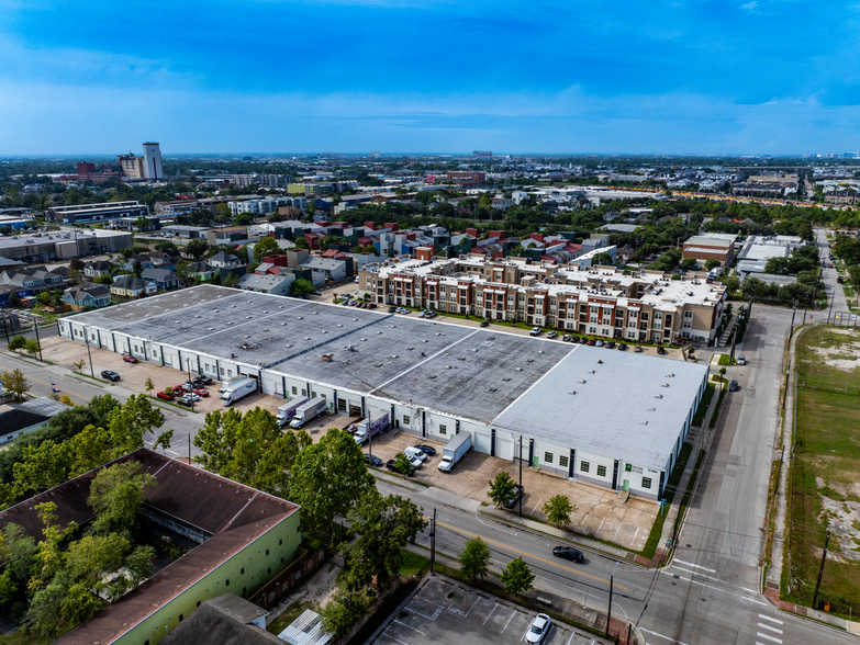 2802 Canal St, Houston, TX for rent - Building Photo - Image 2 of 10