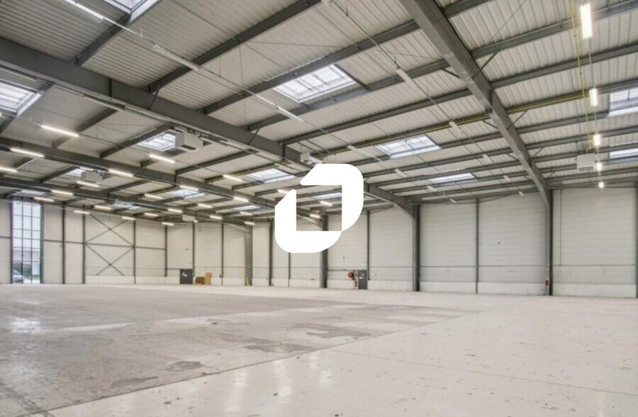 Industrial in Le Mesnil-Amelot to rent - Interior Photo - Image 2 of 6