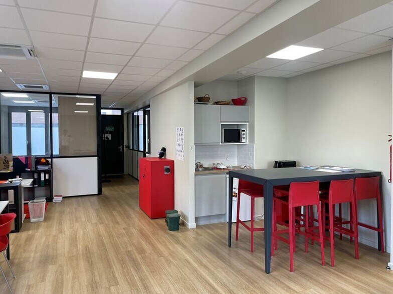 Office in Villeurbanne to rent - Interior Photo - Image 3 of 3