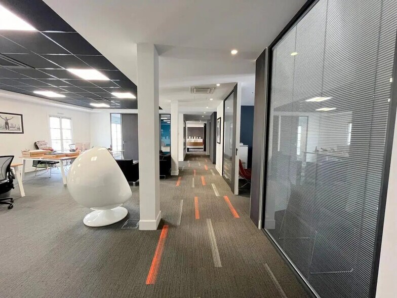 Office in Saint-Germain-en-Laye to rent - Interior Photo - Image 2 of 7