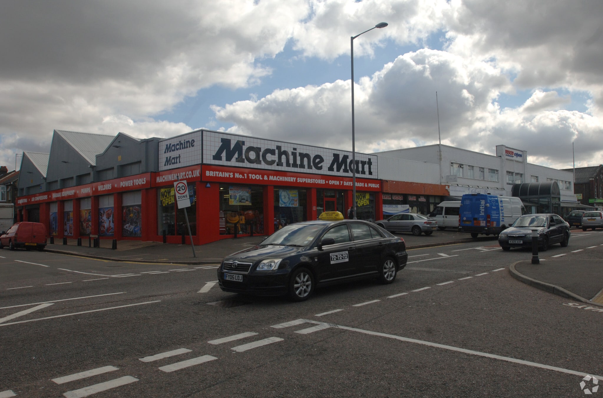 326-340 Dunstable Rd, Luton for sale Primary Photo- Image 1 of 1