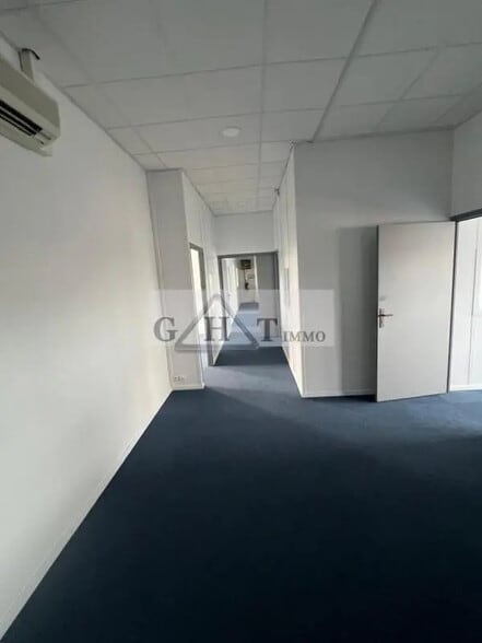 Office in Saint-Ouen-sur-Seine to rent - Interior Photo - Image 1 of 11