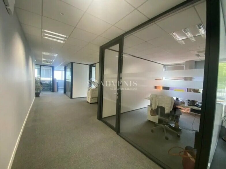 Office in Saint-Germain-en-Laye to rent - Interior Photo - Image 3 of 7