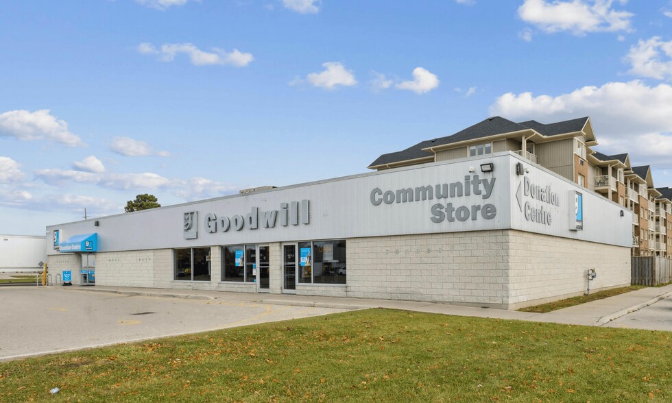 Ontario Retail Portfolio portfolio of 2 properties for sale on LoopNet.co.uk - Building Photo - Image 3 of 3