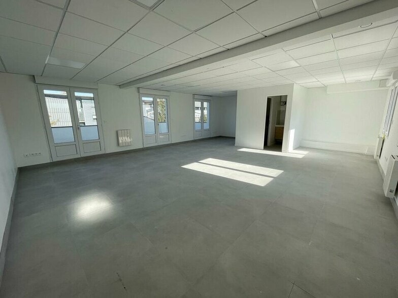 Office in Villiers-le-Bel to rent - Interior Photo - Image 3 of 4