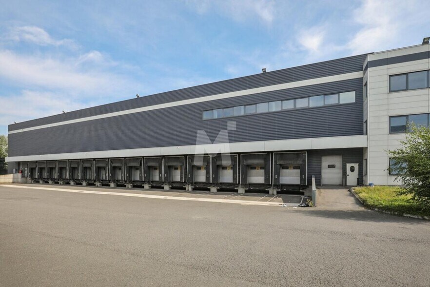 Industrial in Chilly-Mazarin to rent - Building Photo - Image 2 of 13