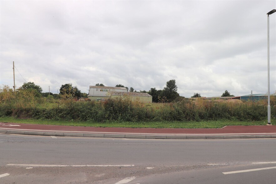 Showground Rd, Bridgwater to rent - Building Photo - Image 2 of 3