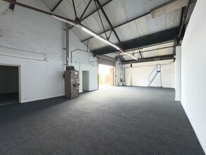 57A Derby St, Manchester to rent Interior Photo- Image 2 of 7