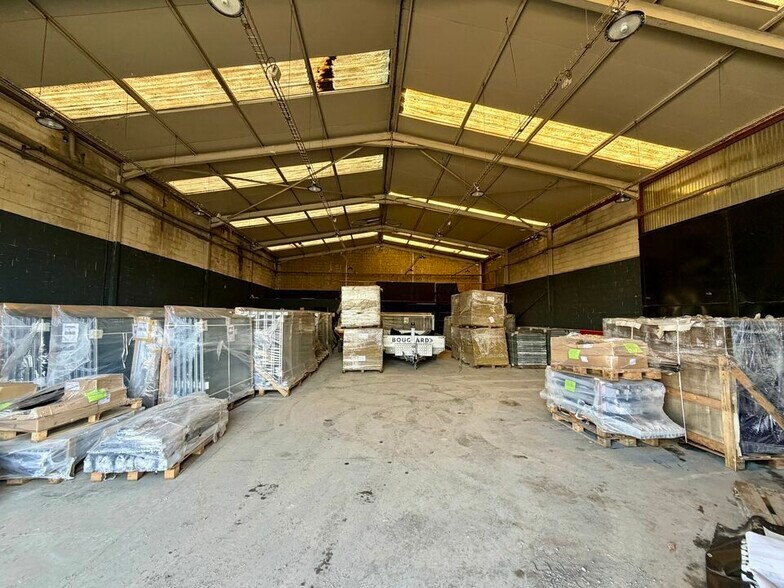 Light Industrial in Saint-Soupplets to rent - Interior Photo - Image 2 of 7