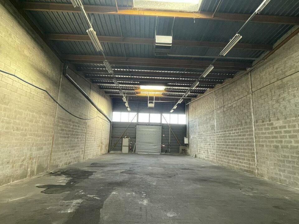 Industrial in Coignières to rent Building Photo- Image 1 of 5
