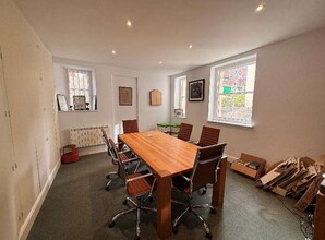 4 The Crescent, Plymouth to rent Interior Photo- Image 2 of 2