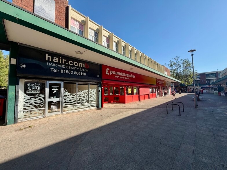 20 Bedford Sq, Dunstable to rent - Building Photo - Image 2 of 2