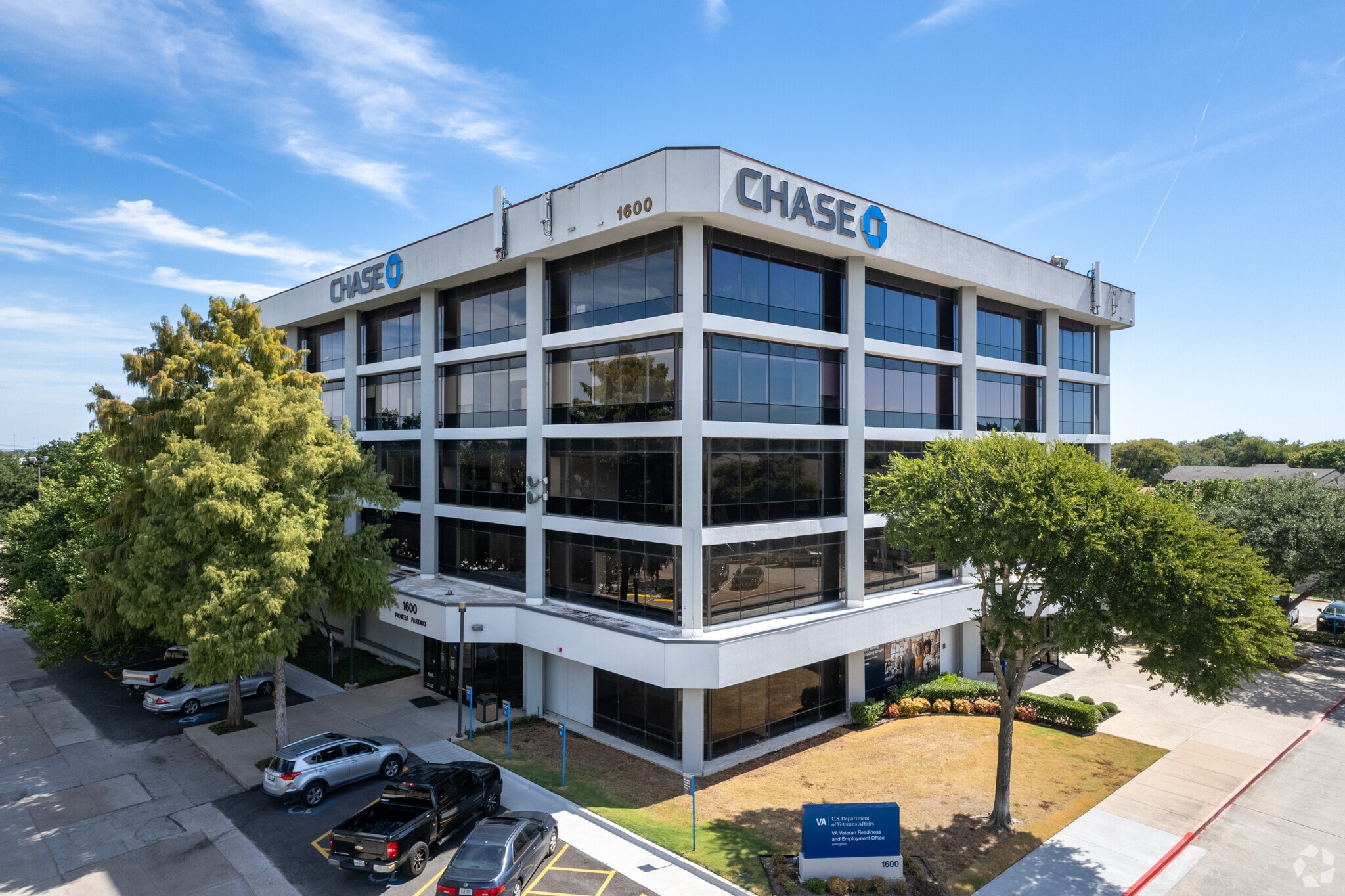 1600 E Pioneer Pky, Arlington, TX to rent Building Photo- Image 1 of 11