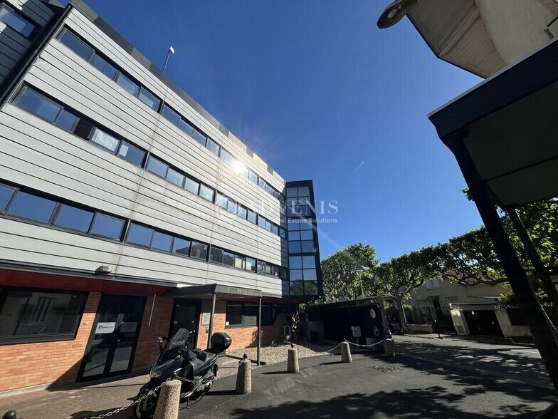 Office in Champigny-sur-Marne to rent - Building Photo - Image 1 of 6