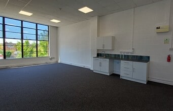 35-37 Bury Mead Rd, Hitchin to rent Interior Photo- Image 2 of 2