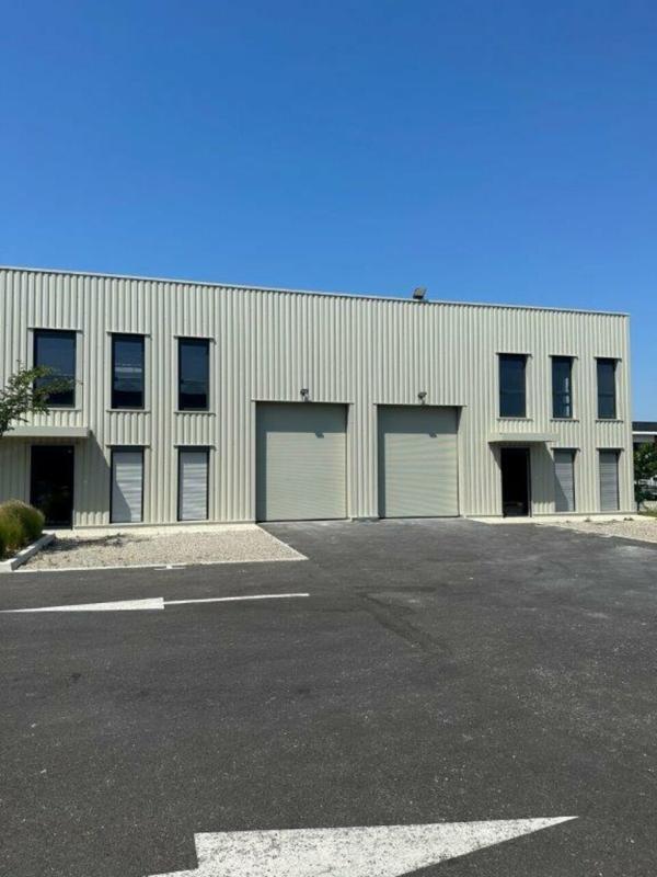 Light Industrial in Decines Charpieu to rent Building Photo- Image 1 of 16