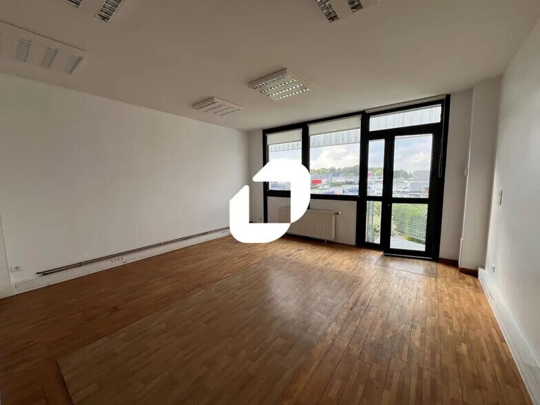 Light Industrial in Lesquin to rent - Interior Photo - Image 3 of 9