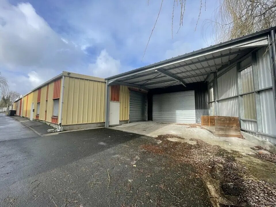 Location Entrepôt 240 m² - Photo 1
