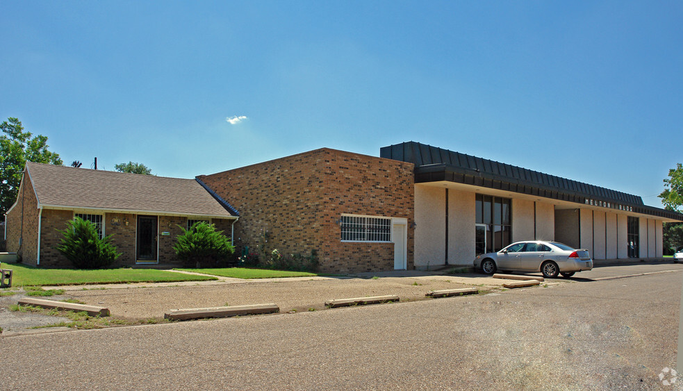 812 W 8th St, Plainview, TX for rent - Building Photo - Image 3 of 7