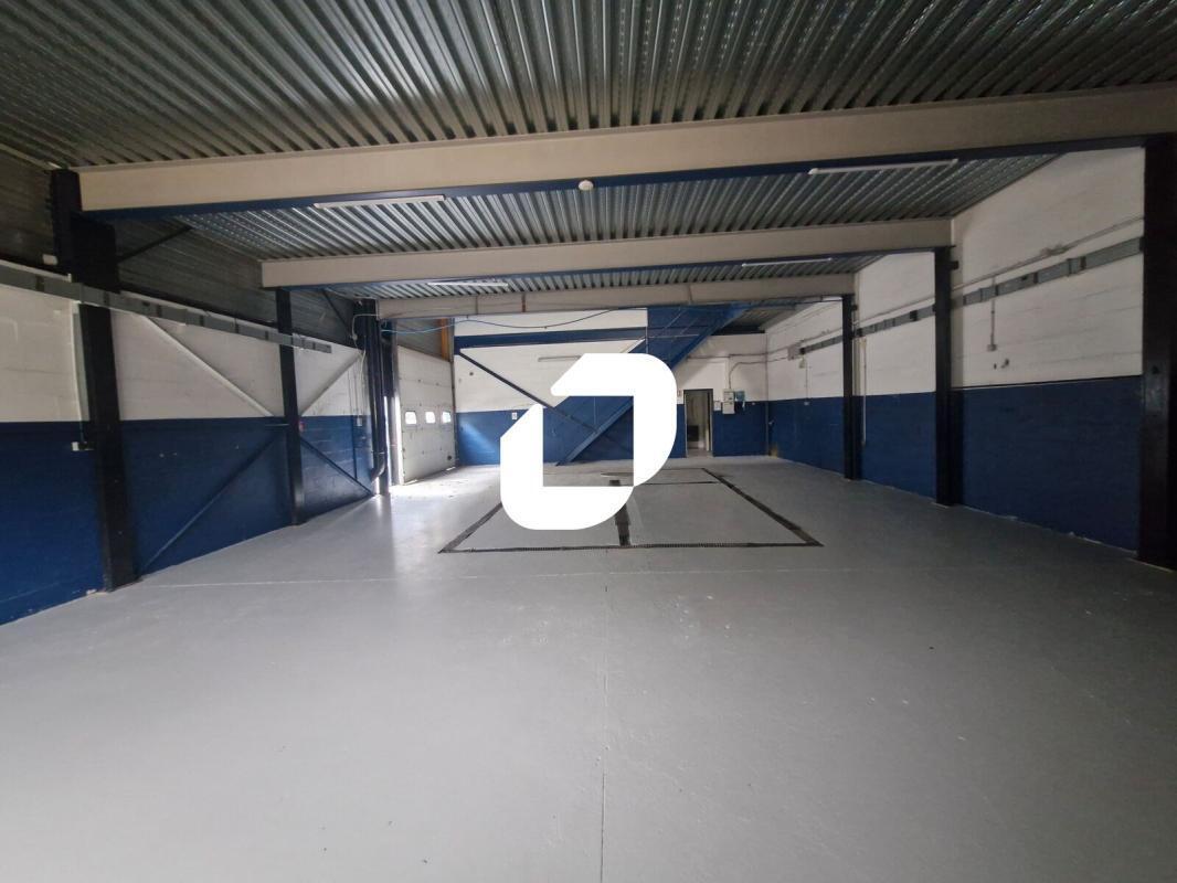 Light Industrial in Ozoir La Ferriere to rent Interior Photo- Image 1 of 9