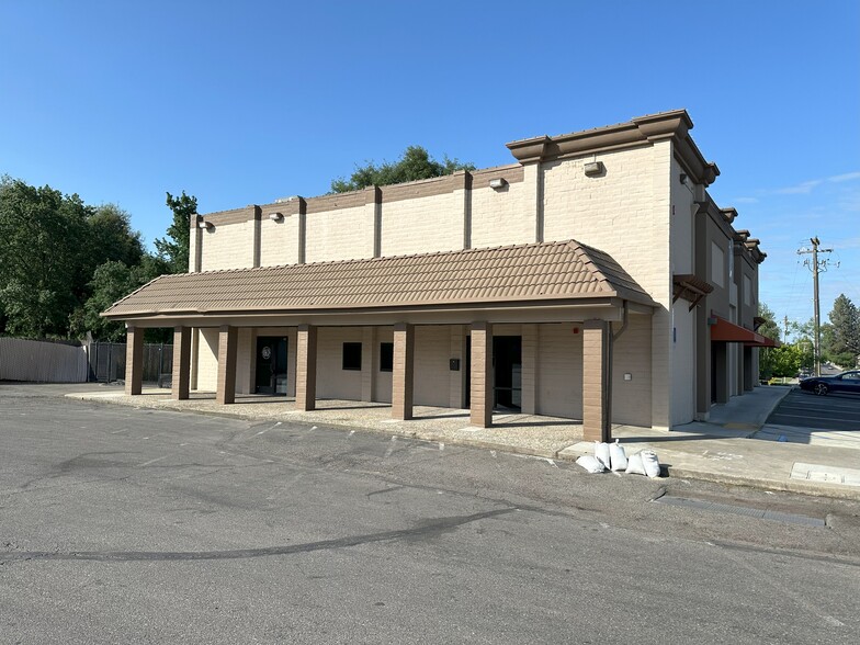 800-888 N Yosmeite Ave, Oakdale, CA for rent - Building Photo - Image 1 of 10