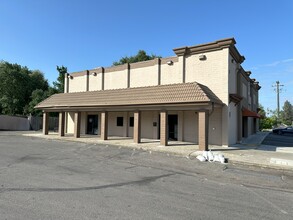 800-888 N Yosmeite Ave, Oakdale, CA for rent Building Photo- Image 1 of 11