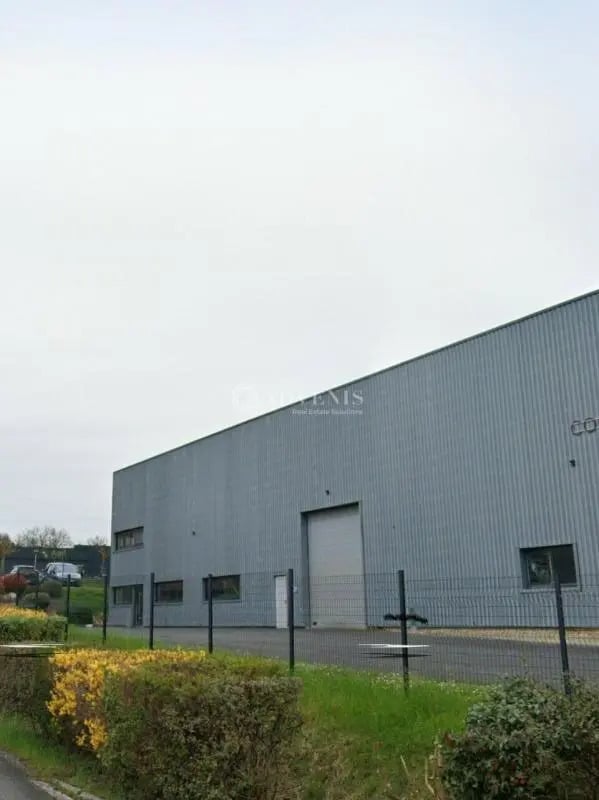 Vente Local d'activités 1 300 m² - Photo 1