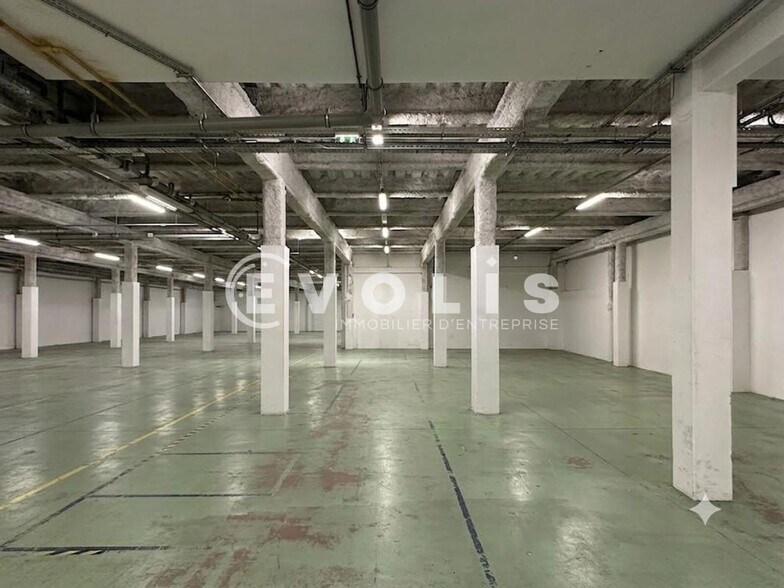 Light Industrial in Bagneux to rent - Interior Photo - Image 1 of 14