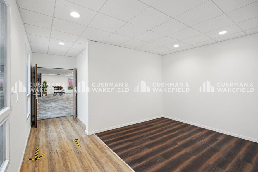 5-7 Chemin Du Tronchon, Dardilly to rent - Interior Photo - Image 3 of 14
