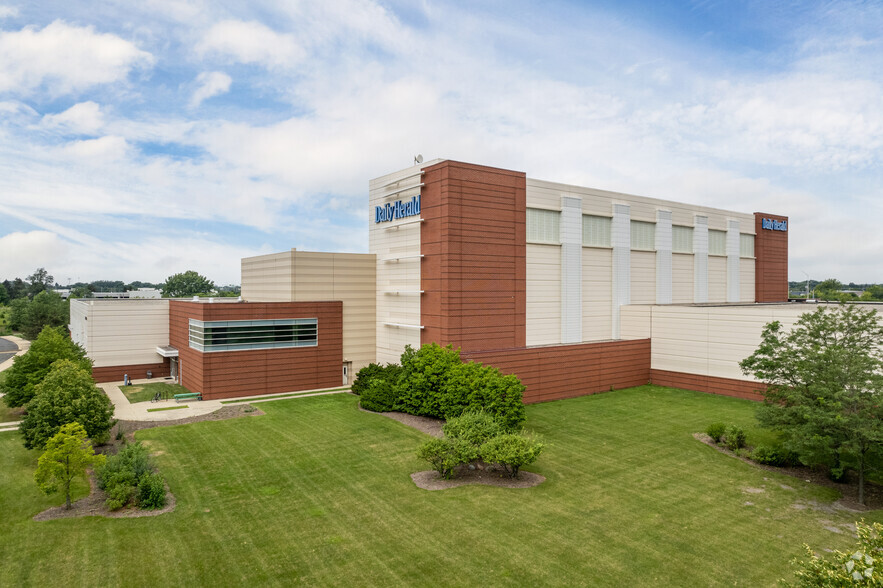 1000 Albion Ave, Schaumburg, IL for rent - Building Photo - Image 1 of 7