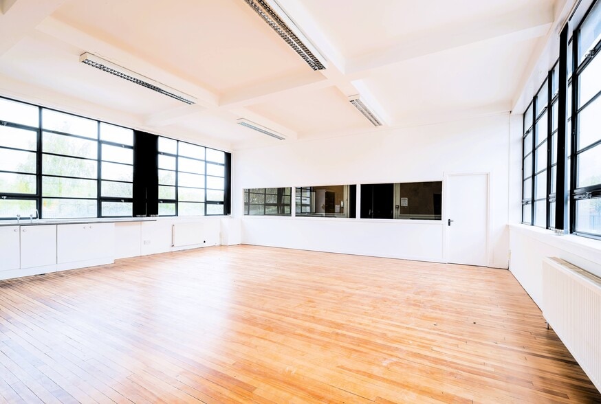 40 Peffer Pl, Edinburgh to rent - Building Photo - Image 3 of 11