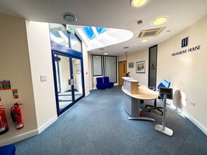 Threemilestone, Threemilestone to rent Interior Photo- Image 1 of 3