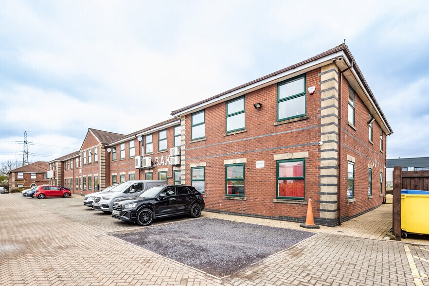 Commercial Rd, Darwen to rent - Building Photo - Image 2 of 4