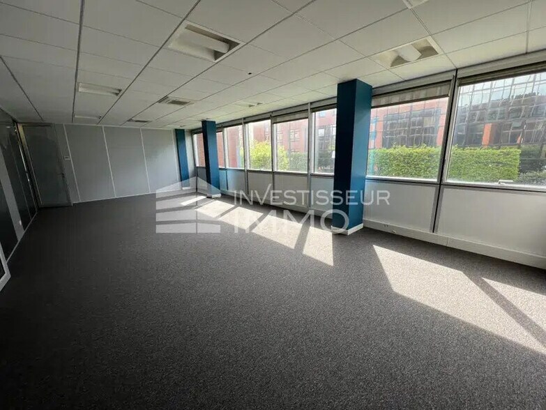 Office in Vélizy-Villacoublay to rent - Interior Photo - Image 2 of 4
