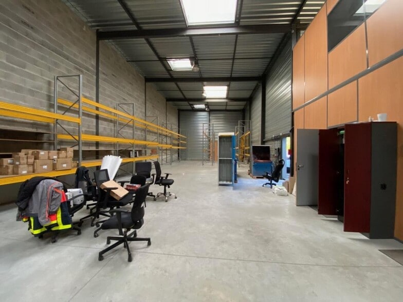 Light Industrial in Chaponost for sale - Interior Photo - Image 3 of 7