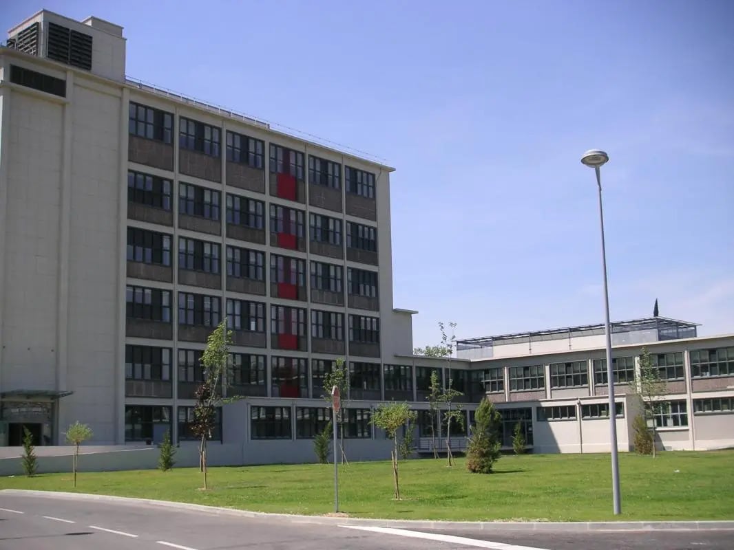 Office in Marseille to rent Building Photo- Image 1 of 2