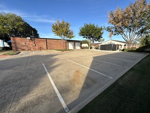 1911 Bernard St, Denton, TX for rent Building Photo- Image 2 of 6