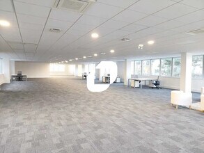 Office in Vélizy-Villacoublay to rent Interior Photo- Image 2 of 2