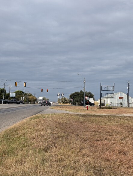 FM 725, Seguin, TX for sale - Building Photo - Image 1 of 13