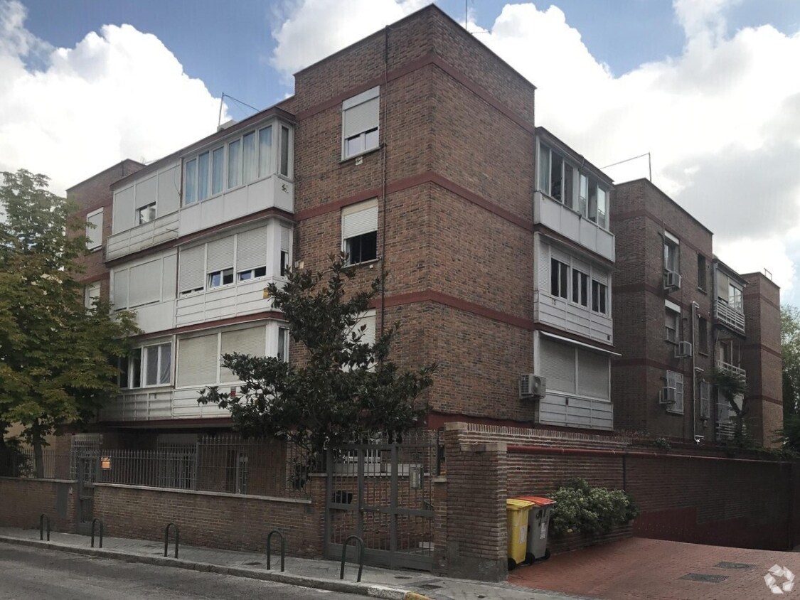 Office / Retail in Madrid, Madrid to rent Primary Photo- Image 1 of 2